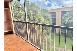 8615 NW 8th St APT 408, Miami, FL 33126, Sold 05/30/25