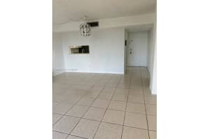 8615 NW 8th St APT 408, Miami, FL 33126, Sold 05/30/25