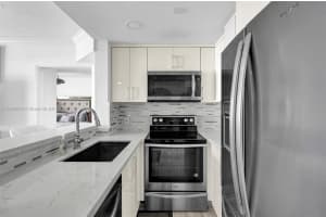 1460 Ocean Dr 305 Miami Beach, FL 33139 - Off Market