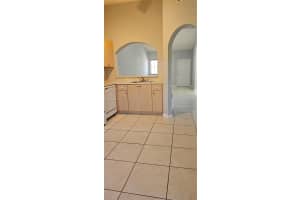 Apto-204, 2910 SE 12th Rd, Homestead, FL 33035, Sold 01/13/25