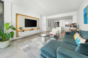 68 SE 6th St, Miami, FL 33131, Sold 04/15/25