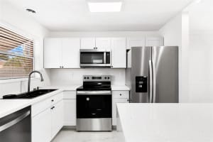 450 SE 7th St, Dania Beach, FL 33004, Sold 02/18/25