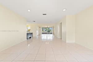 6607 NW 73rd St, Tamarac, FL 33321, Sold 05/06/25