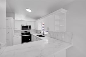 9982 NW 127th St, Hialeah Gardens, FL 33018, Sold 12/26/24