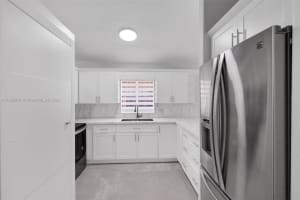 9982 NW 127th St, Hialeah Gardens, FL 33018, Sold 12/26/24