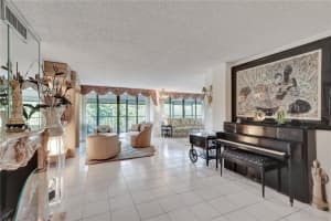 2812 N 46th Ave, Hollywood, FL 33021, Sold 01/15/25