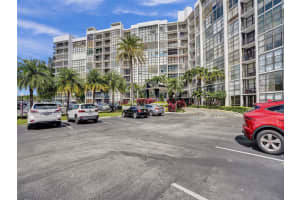 800 Parkview Dr APT 131, Hallandale Beach, FL 33009, - MLS#A11690435