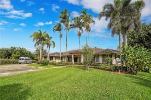 5490 Castlegate Ave, Davie, FL 33331, Sold 05/16/25
