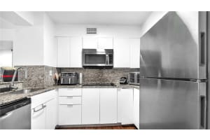 546 SW 1st St, Miami, FL 33130, Sold 12/09/24