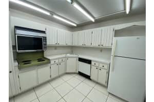 2780 NE 183rd St, Aventura, FL 33160, Sold 01/31/25