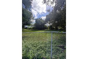 2771 Nw 44th St Miami, FL 33142 Sold 01/07/25
