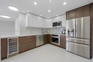 2750 NE 183rd St, Aventura, FL 33160, Sold 04/04/25