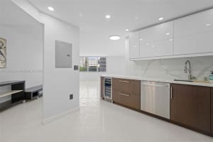 2750 NE 183rd St, Aventura, FL 33160, Sold 04/04/25