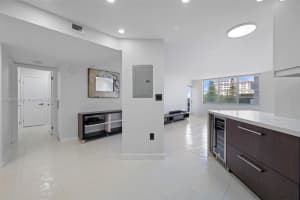 2750 NE 183rd St, Aventura, FL 33160, Sold 04/04/25