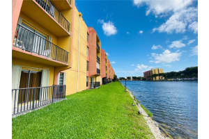 4705 NW 7th St, Miami, FL 33126, Sold 01/03/25