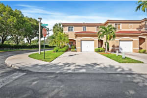 7981 S Southwood Cir, Davie, FL 33328, Sold 02/28/25