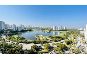 3731 N Country Club Dr 1121, Aventura