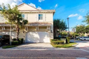 8285 Cascada Isles Dr, Hollywood, FL 33024, Sold 02/11/25