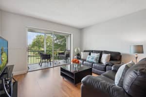 830 S Hollybrook Dr, Pembroke Pines, FL 33025, Sold 01/22/25