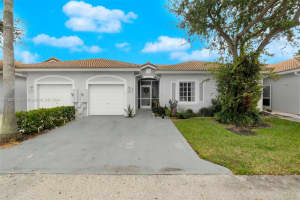 4724 SW 13th St, Deerfield Beach, FL 33442, Sold 04/17/25