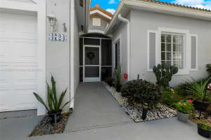 4724 SW 13th St, Deerfield Beach, FL 33442, Sold 04/17/25