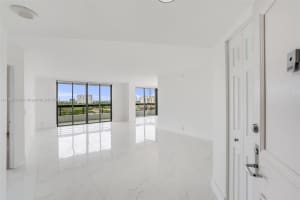 3500 Mystic Pointe Dr 1205, Aventura