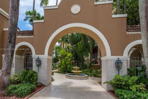 19999 E Country Club Dr 1403, Aventura