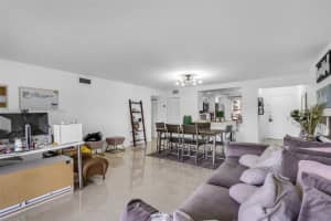 271 W Park Dr, Miami, FL 33172, Sold 05/30/25
