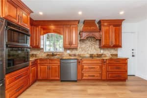 807 N 32nd Ct, Hollywood, FL 33021, Sold 03/25/25