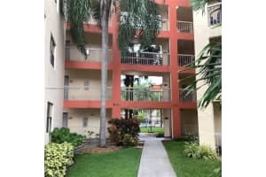 8160 Geneva Ct 304, Doral