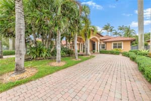 10735 SW 34th St, Miami, FL 33165, Sold 03/17/25