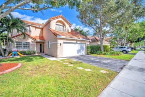 2920 Oak Park Cir, Davie, FL 33328, Sold 01/15/25