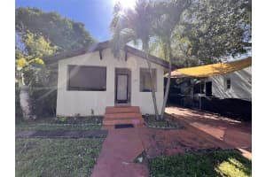 260 Nw 34th St, Miami