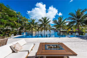 400 Tamarind Dr, Hallandale Beach, FL 33009 - MLS#A11693605