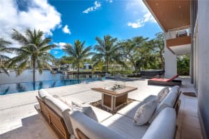 400 Tamarind Dr, Hallandale Beach, FL 33009 - MLS#A11693605