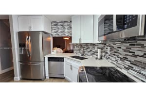10030 Hammocks Blvd, Miami, FL 33196, Sold 12/30/24