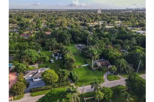 355 NE 156th St, Miami, FL 33162 - MLS#A11694380