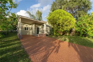 1565 Ne 139th St, North Miami