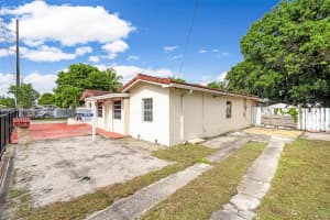 271 E 33rd St, Hialeah, FL 33013, Sold 01/29/25