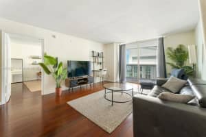 1200 Brickell Bay Dr APT 2707, Miami, FL 33131, Sold 07/11/25