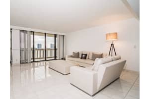 1000 Island Blvd 802, Aventura