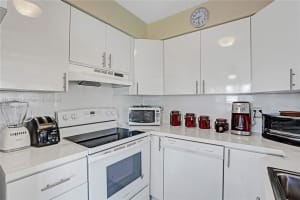 1015 SW 11th Ave APT 11K, Hallandale Beach, FL 33009, - MLS#A11696076