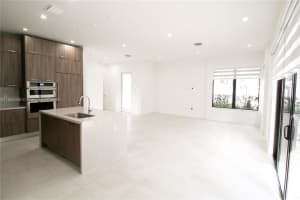 8245 NW 44th St, Doral, FL 33166, Sold 04/06/25