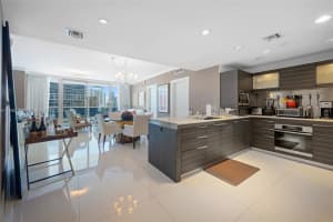 Epic Tower, 200 Biscayne Blvd Way, Miami, FL 33131, Sold 12/24/24