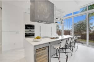 3750 Yacht Club Dr, Miami, FL 33180, Sold 03/19/25