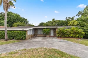 2155 Ne Miami Gardens Dr, North Miami Beach