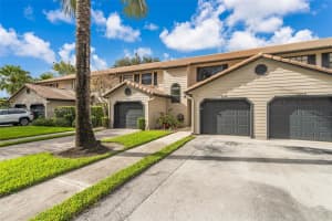 9156 Vineyard Lake Dr, Plantation, FL 33324, Sold 03/31/25