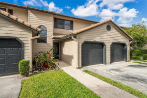 9156 Vineyard Lake Dr, Plantation, FL 33324, Sold 03/31/25