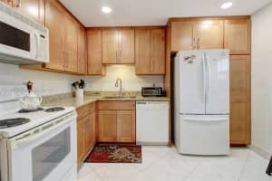 575 Oaks Ln APT 502, Pompano Beach, FL 33069, Sold 05/02/25