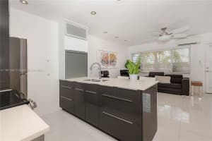 815 SW 11th Ave, Hallandale Beach, FL 33009, Sold 03/31/25